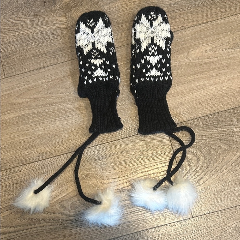 Mixit Black and‎ White Snowflake Knit Mittens with Pom Ties